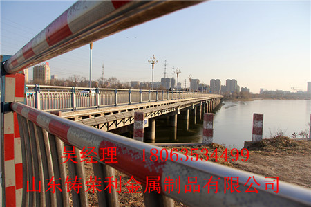 钢板立柱活动围栏锌钢交通设施护栏
